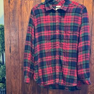 American Eagle Outfitters Red and Green Plaid Button Down Shirt